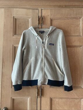 Cozy Patagonia Hooded Fleece, Size M